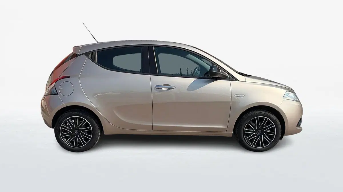 Lancia Ypsilon usata a Treviso (3)