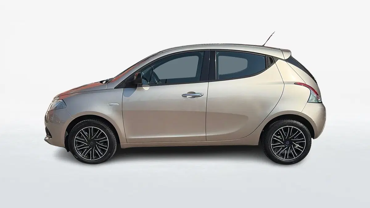 Lancia Ypsilon usata a Treviso (4)
