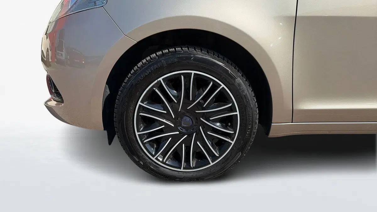 Lancia Ypsilon usata a Treviso (6)