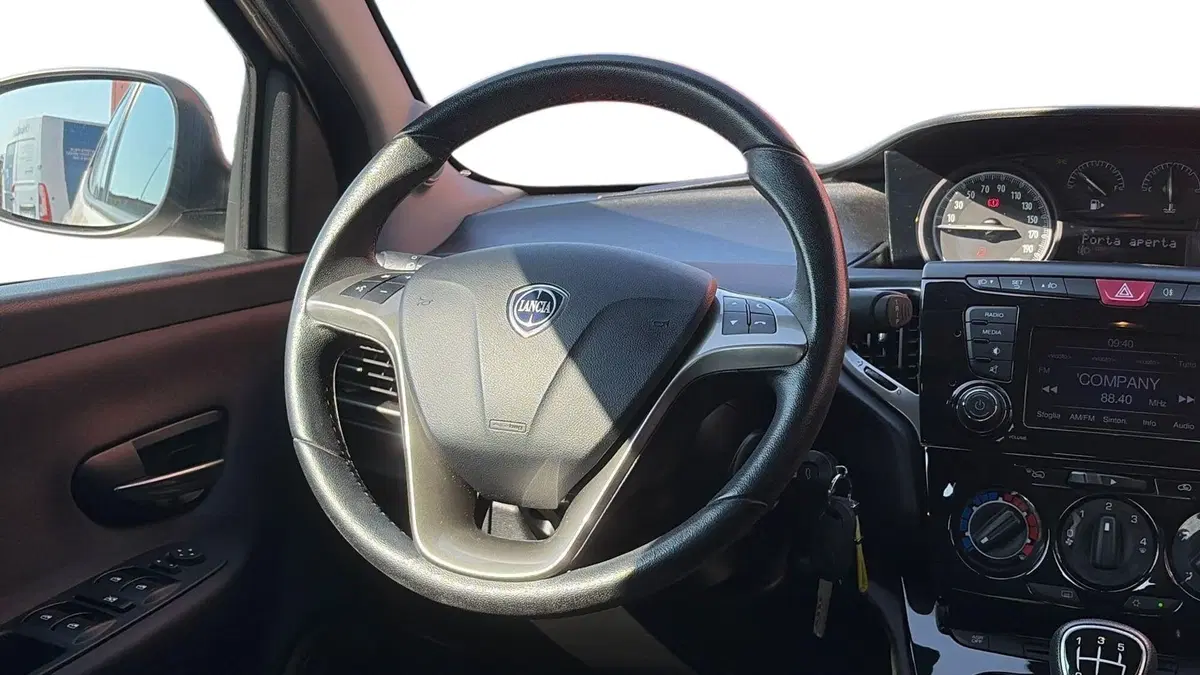Lancia Ypsilon usata a Treviso (8)