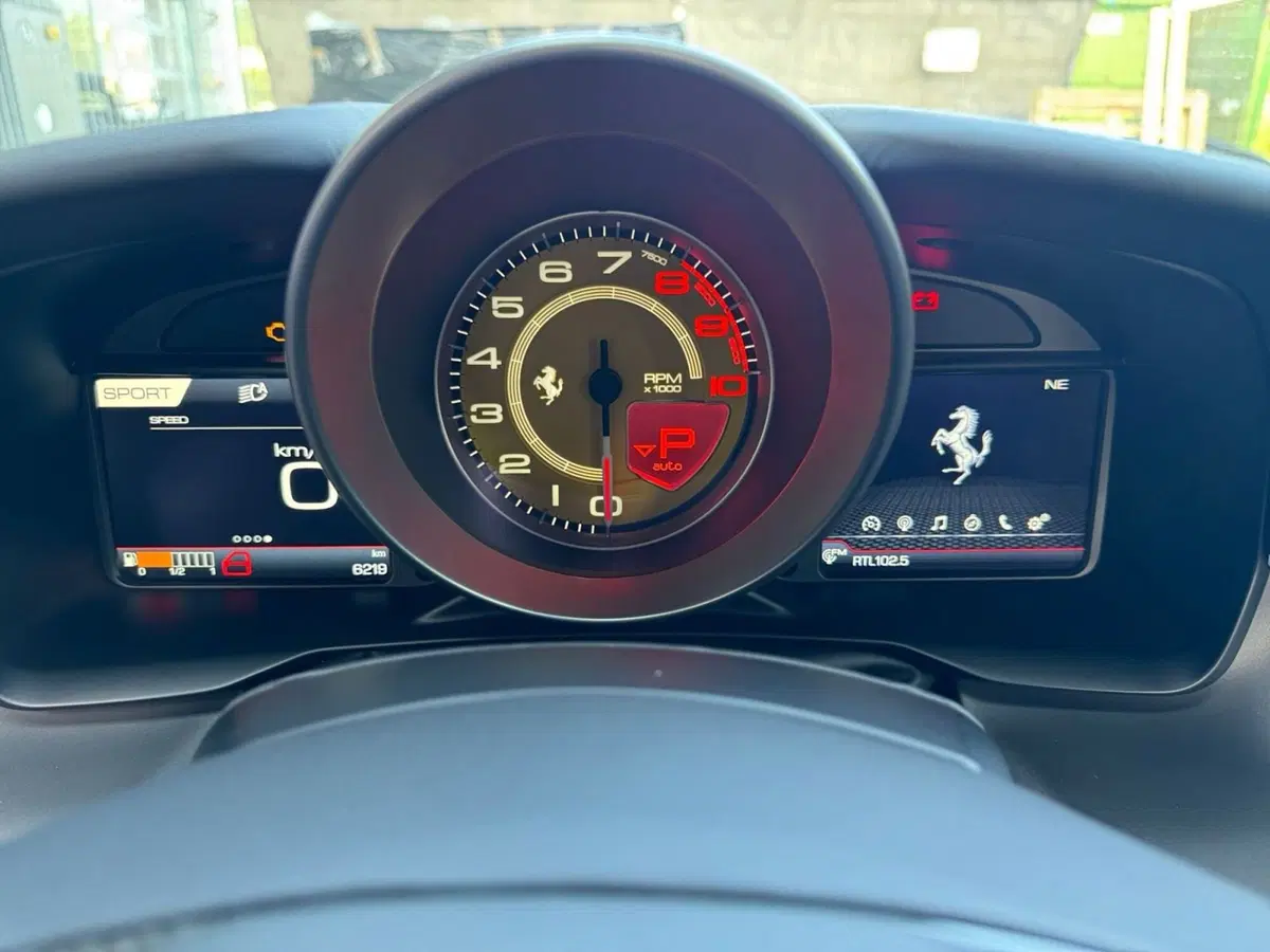 Ferrari F8 Coupé usata a Ancona (13)