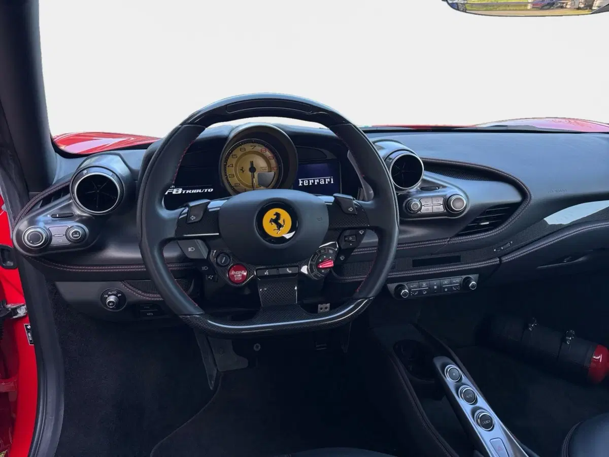 Ferrari F8 Coupé usata a Ancona (14)
