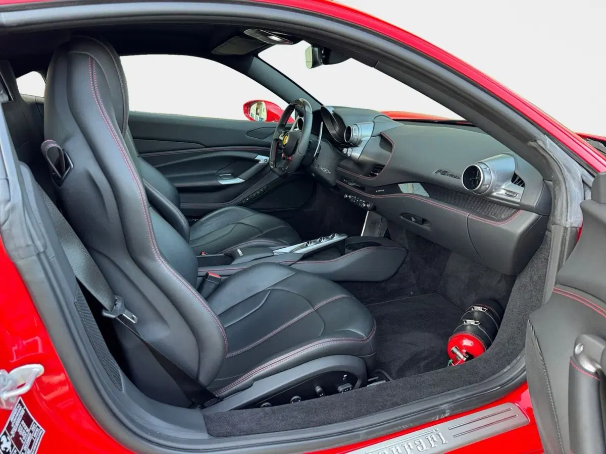 Ferrari F8 Coupé usata a Ancona (16)