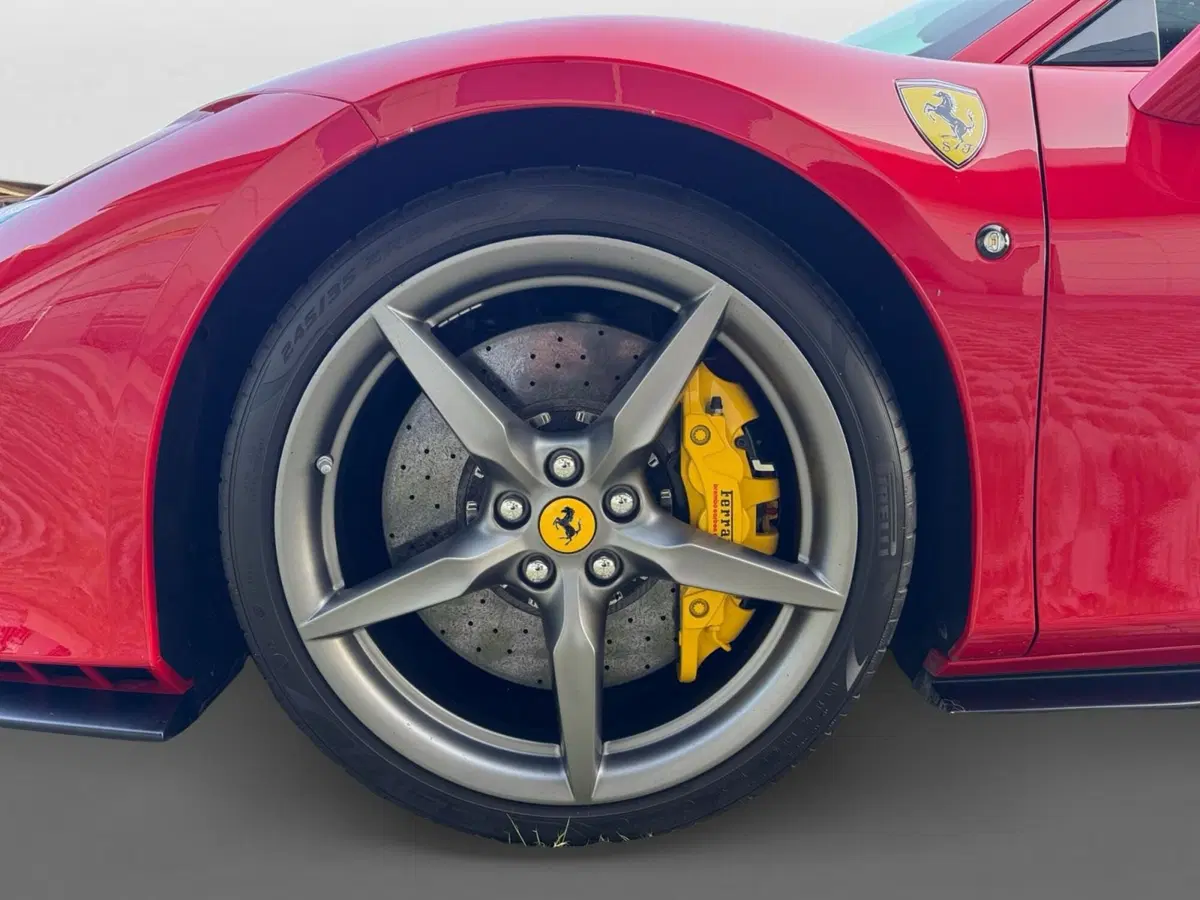 Ferrari F8 Coupé usata a Ancona (9)