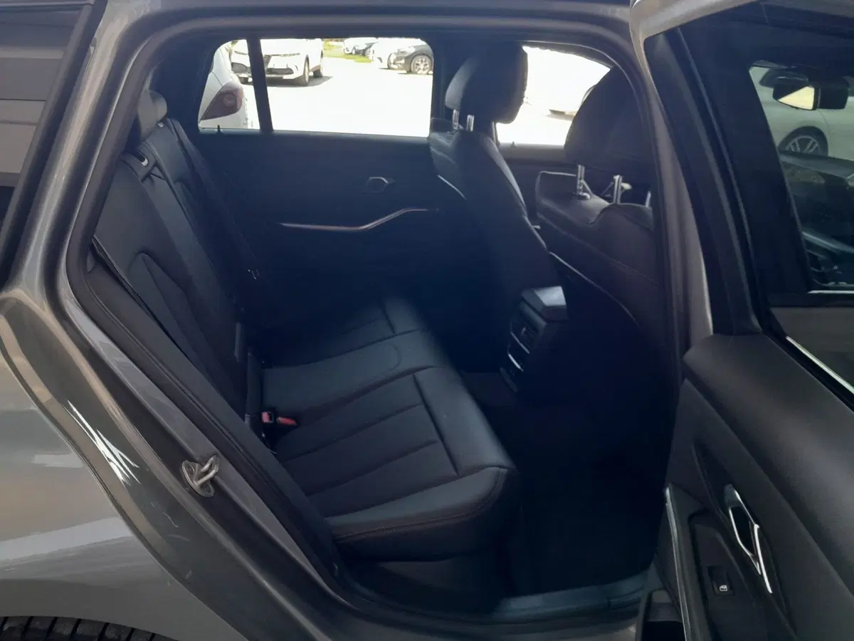 BMW Serie 3 Touring usata a Asti (11)
