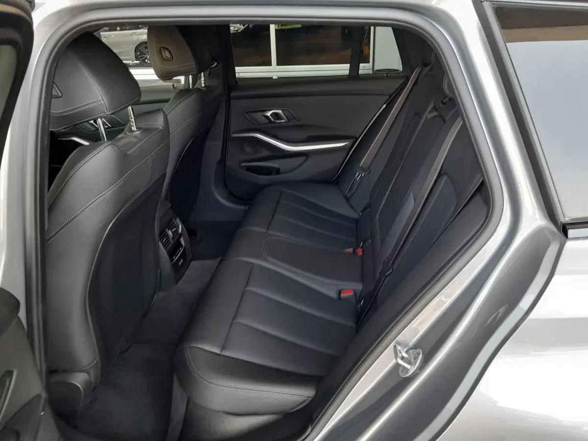 BMW Serie 3 Touring usata a Asti (9)