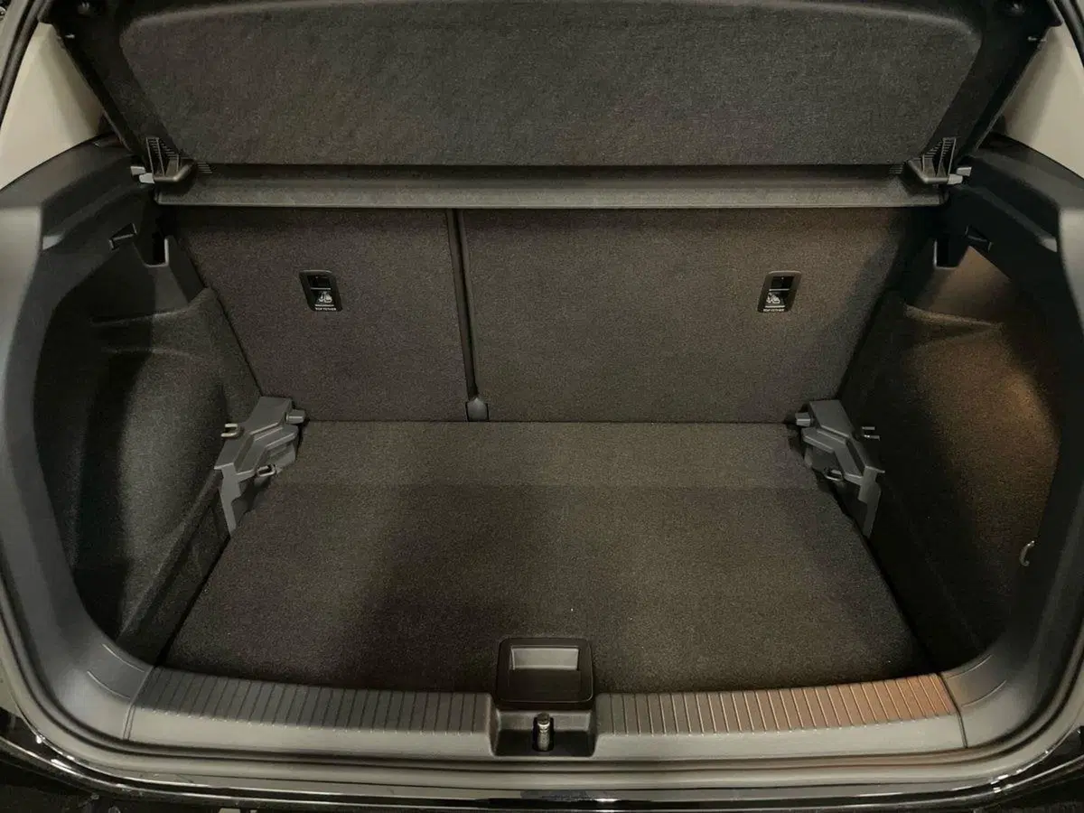 Volkswagen T-Cross nuova a Prato (8)