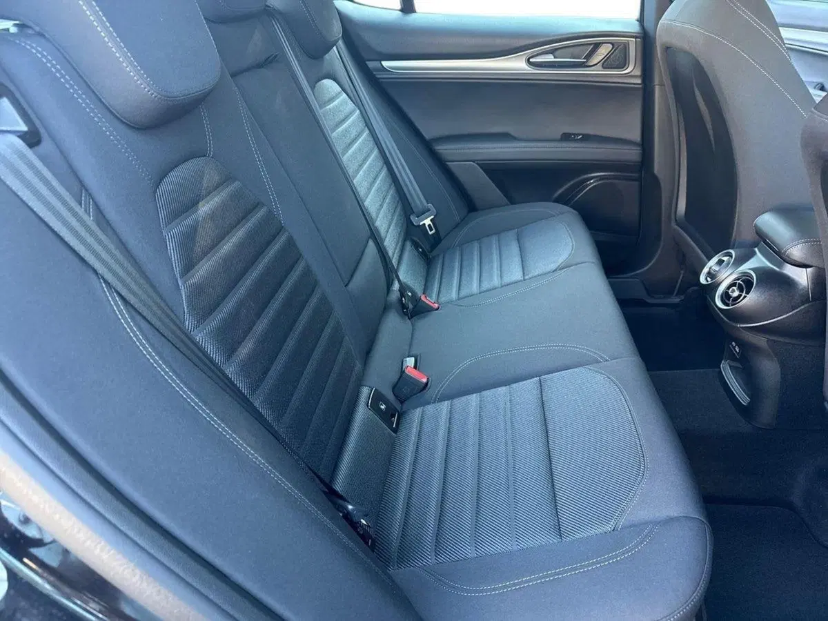 Alfa Romeo Stelvio usata a Firenze (12)