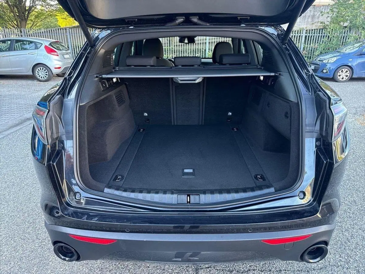Alfa Romeo Stelvio usata a Firenze (8)