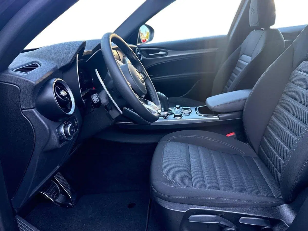 Alfa Romeo Stelvio usata a Firenze (9)