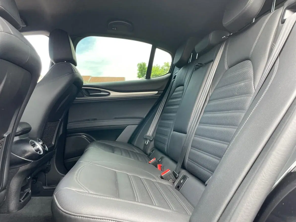 Alfa Romeo Stelvio usata a Ancona (16)