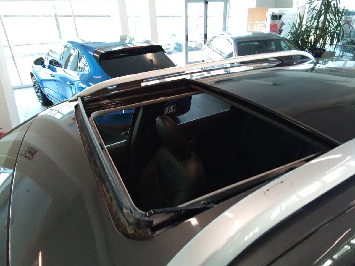 Jeep Cherokee usata a Rimini (18)