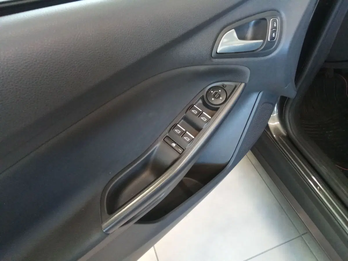 Ford Focus usata a Rimini (16)