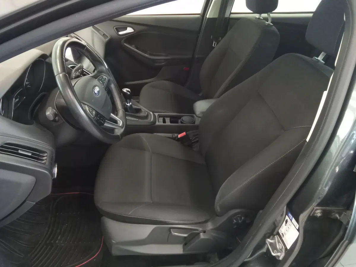 Ford Focus usata a Rimini (17)