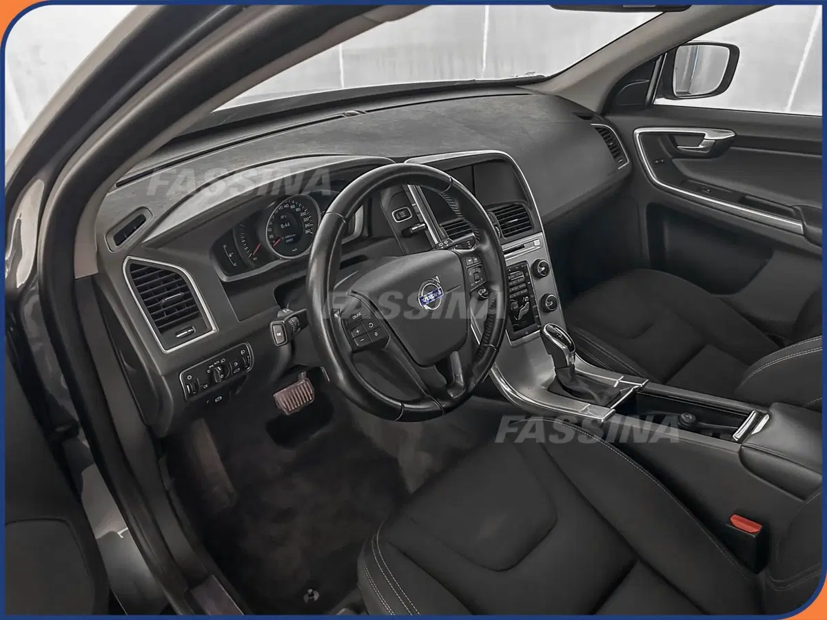 Volvo XC60 usata a Milano (9)
