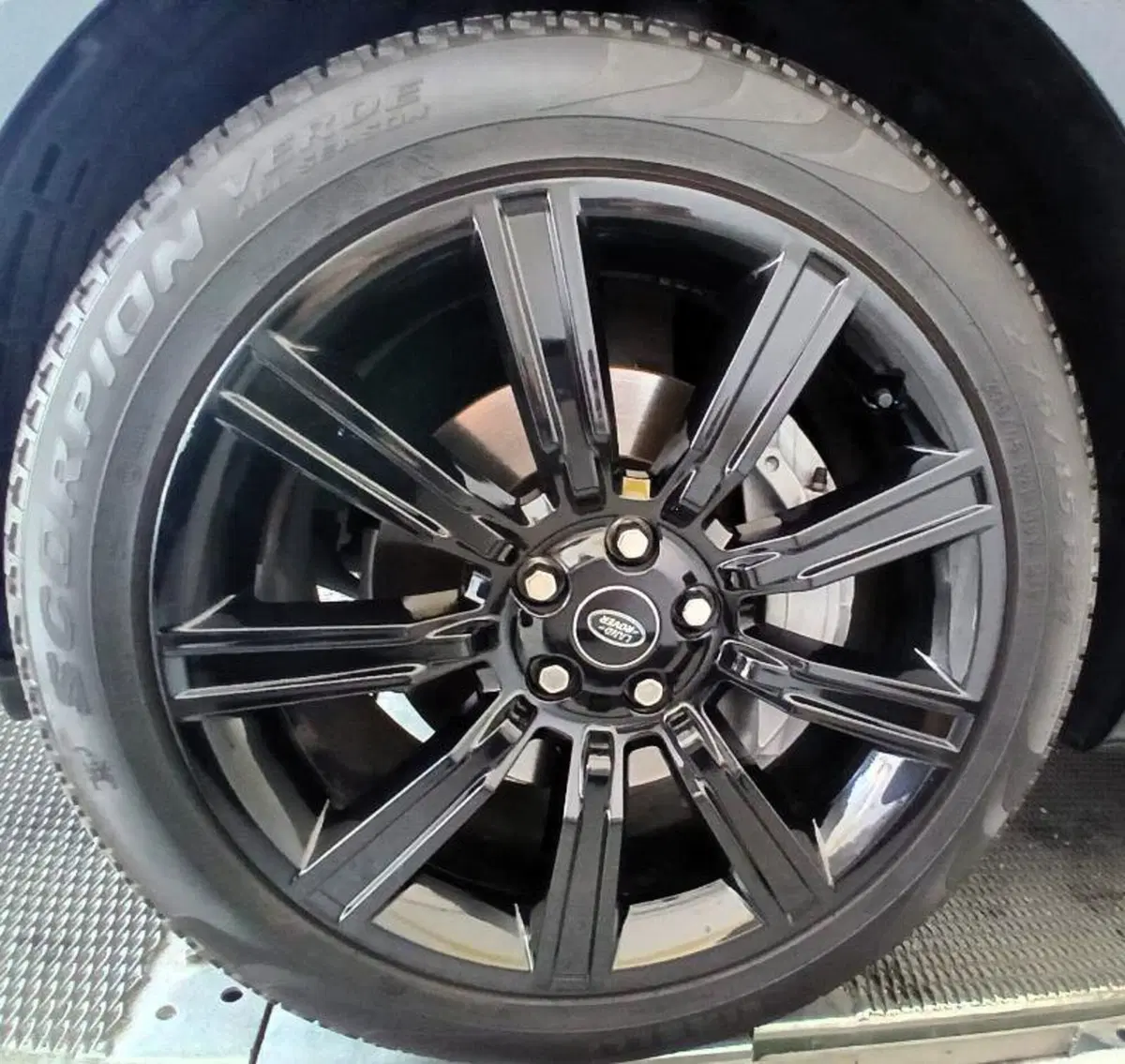 Land Rover Range Rover Sport usata a Venezia (11)
