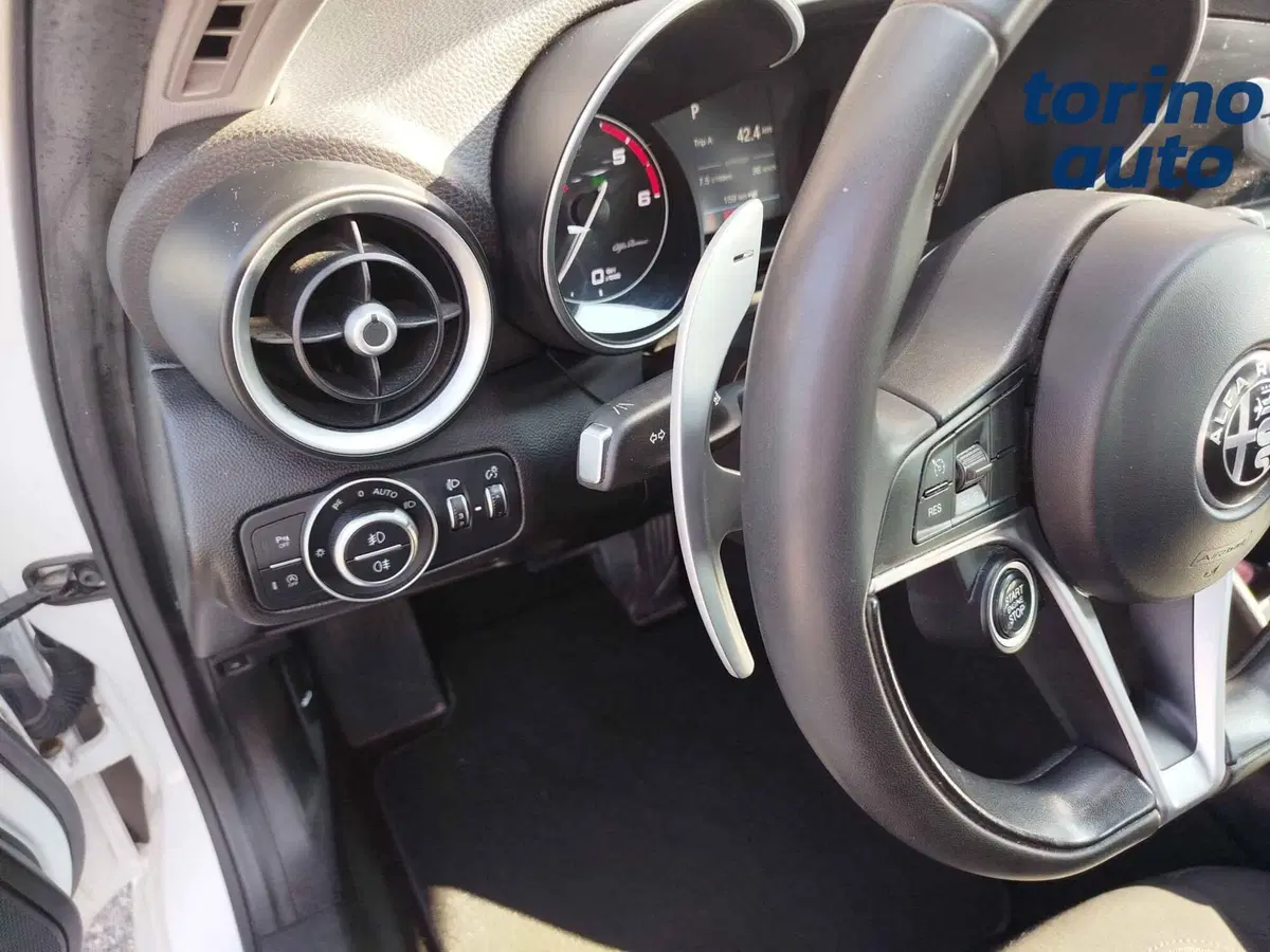 Alfa Romeo Giulia usata a Cuneo (14)