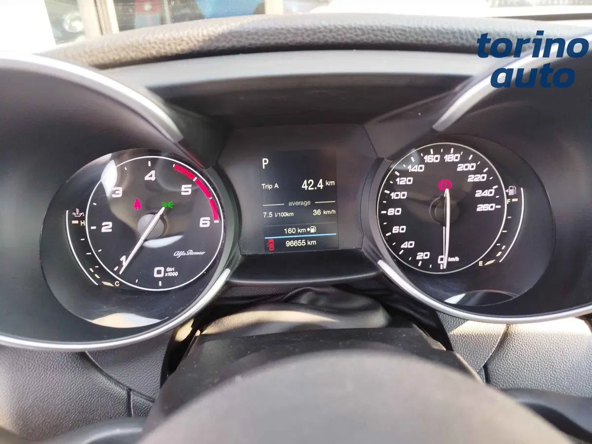 Alfa Romeo Giulia usata a Cuneo (15)