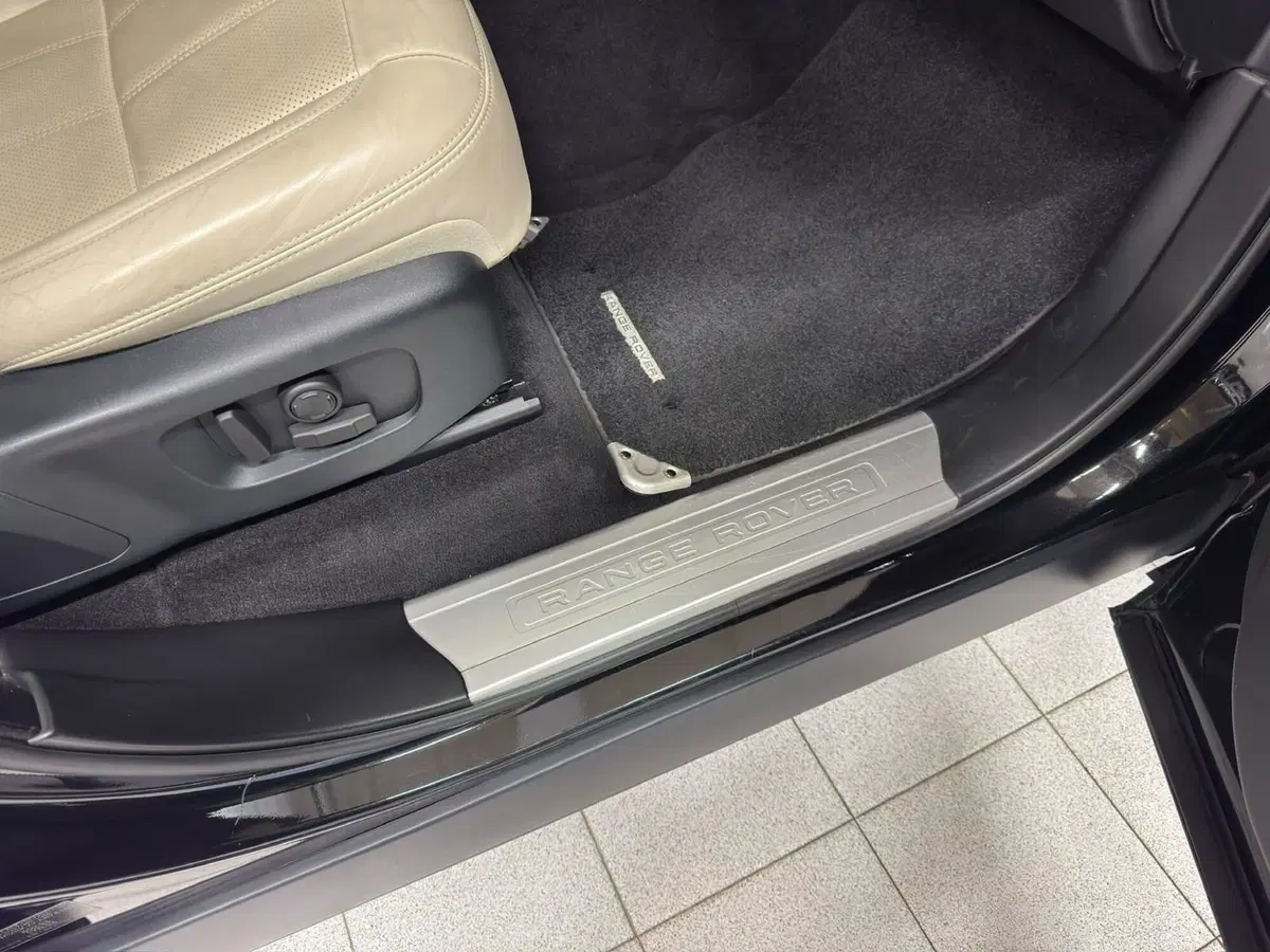 Land Rover Range Rover Sport usata a Novara (12)