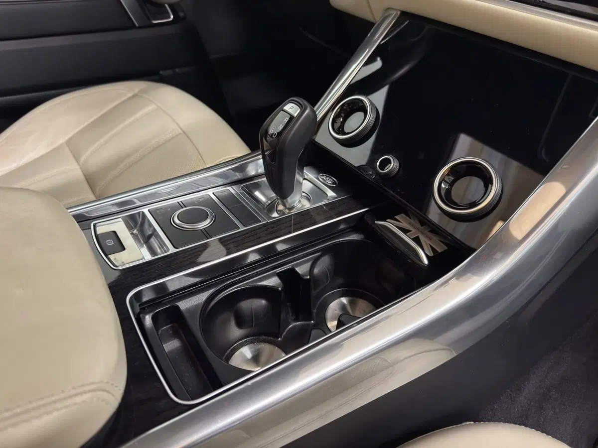 Land Rover Range Rover Sport usata a Novara (17)