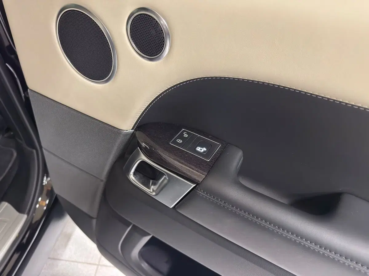 Land Rover Range Rover Sport usata a Novara (18)