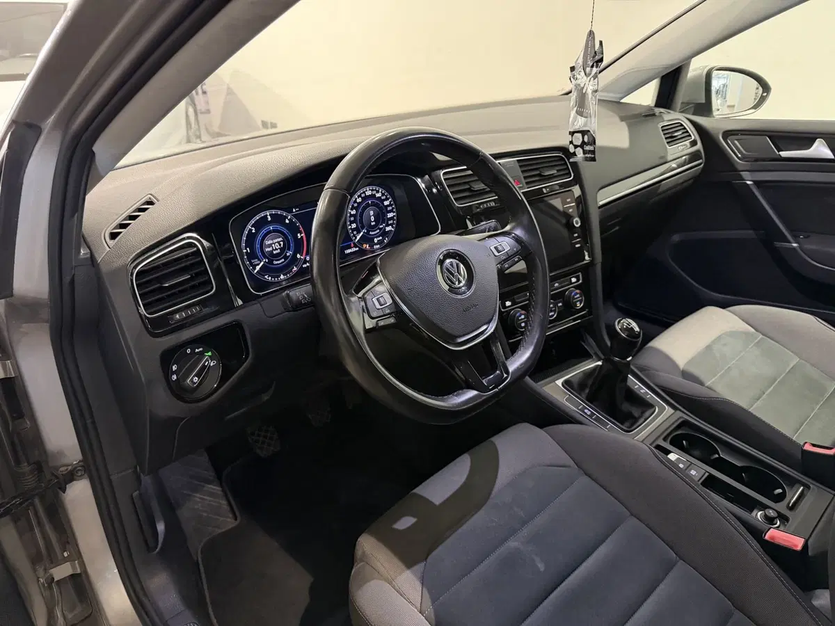 Volkswagen Golf usata a Genova (8)