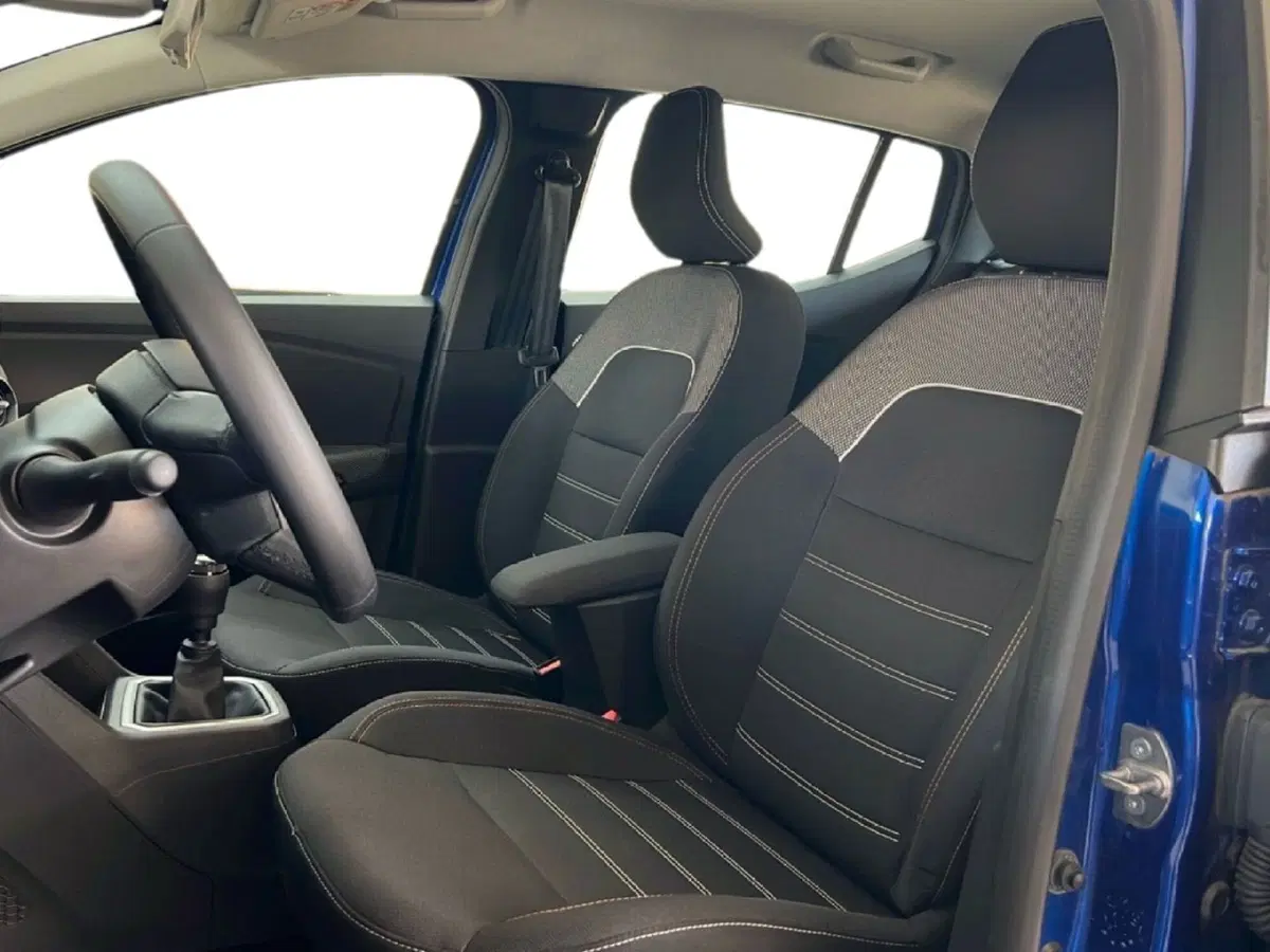 Dacia Sandero usata a Roma (12)