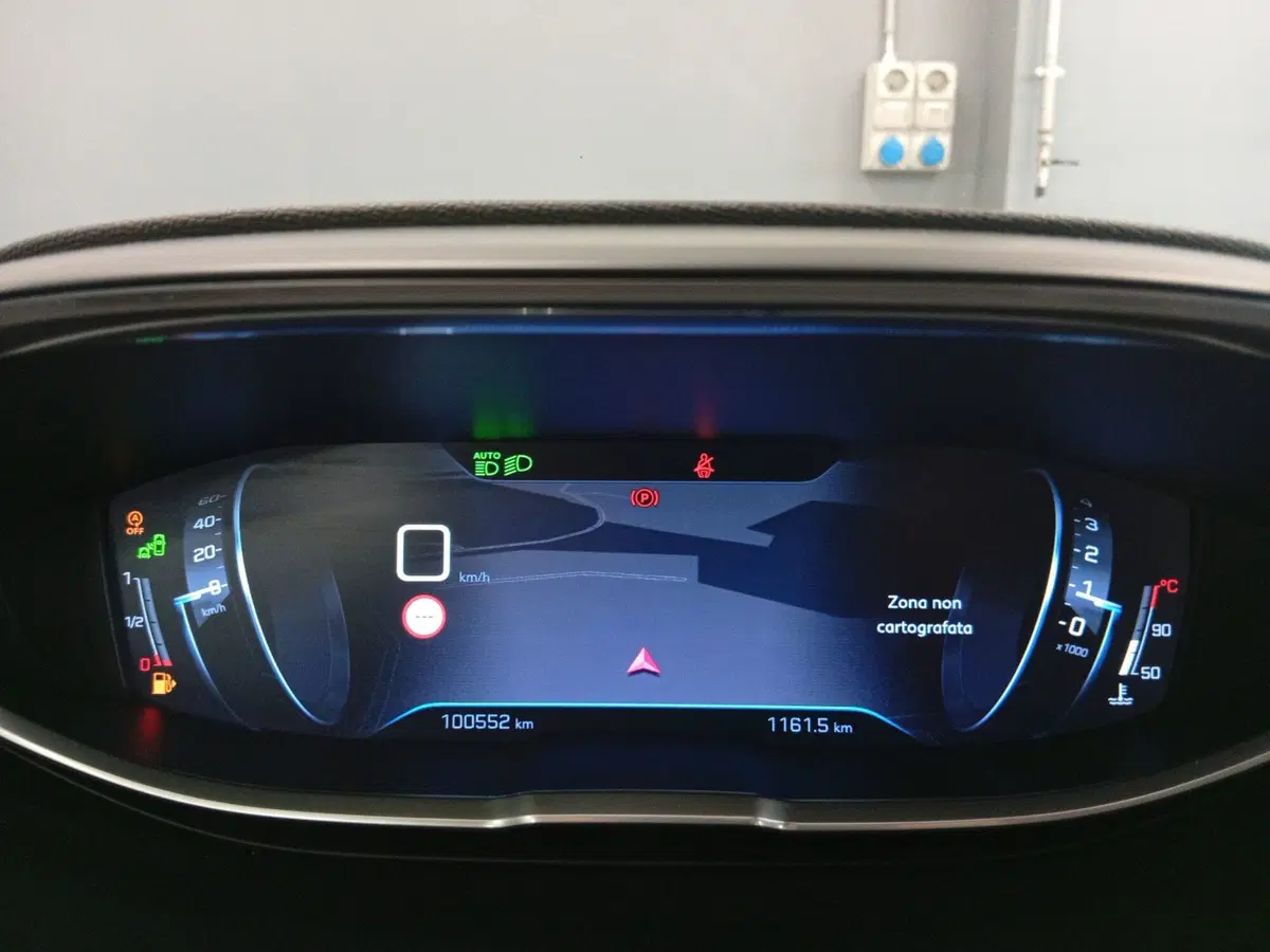 Peugeot 5008 usata a Varese (11)