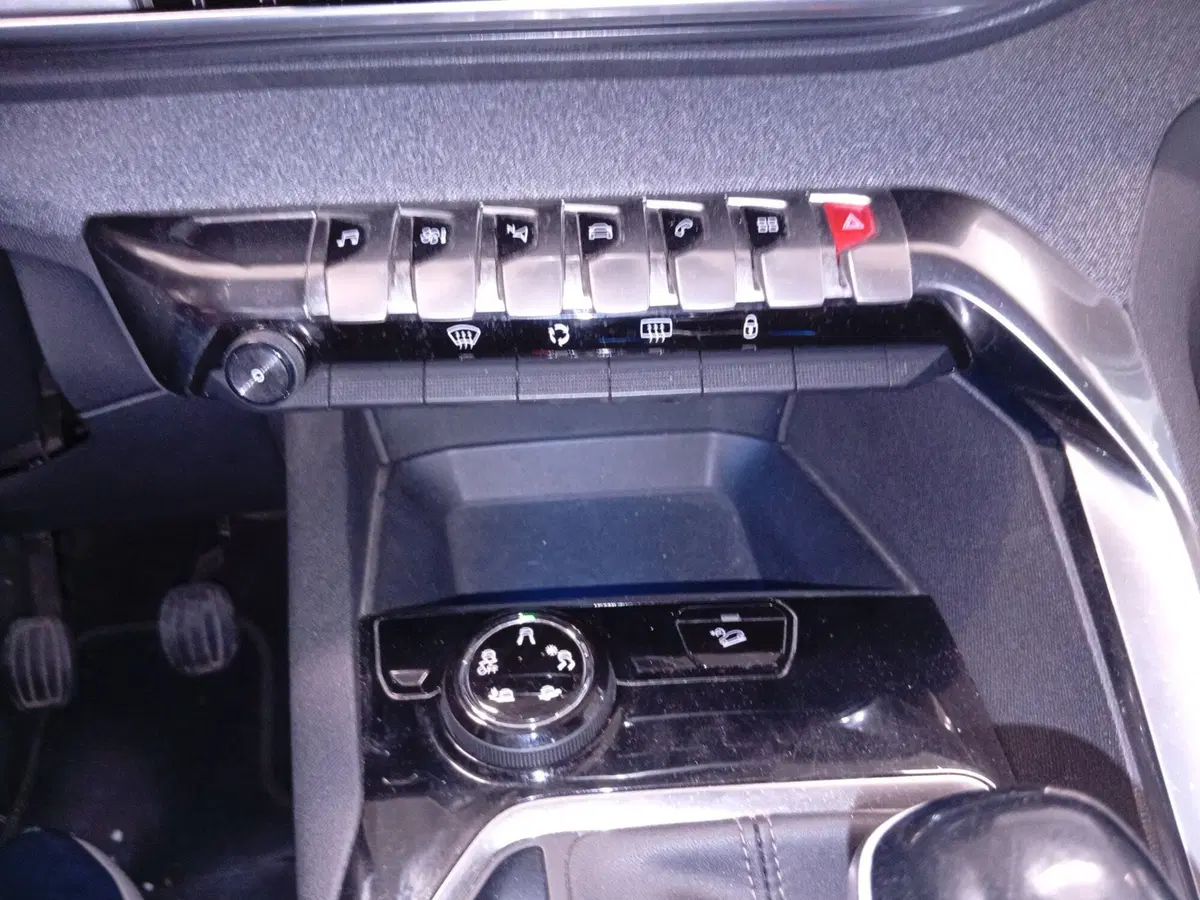 Peugeot 5008 usata a Varese (16)