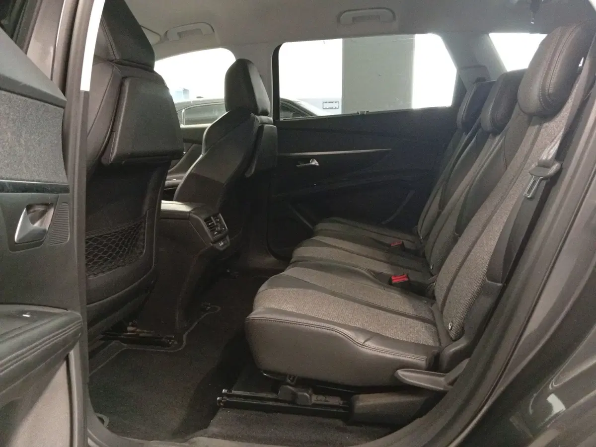 Peugeot 5008 usata a Varese (9)