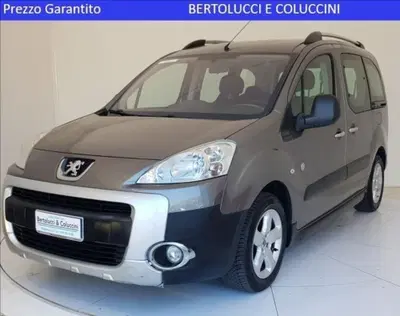 Peugeot Partner 1.6 e-HDi 92 CV S&amp;S Outdoor del 2011 usata a Massarosa