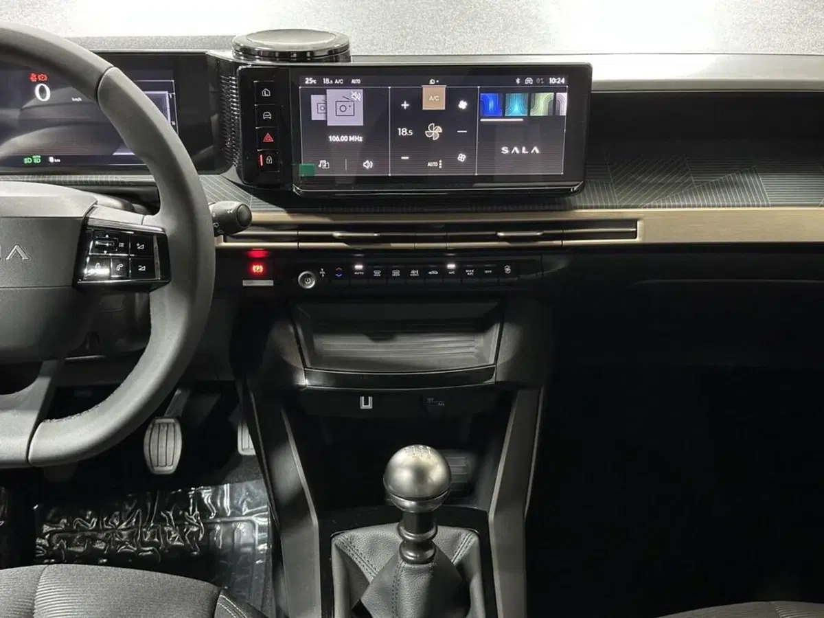 Lancia Ypsilon nuova a Sondrio (14)