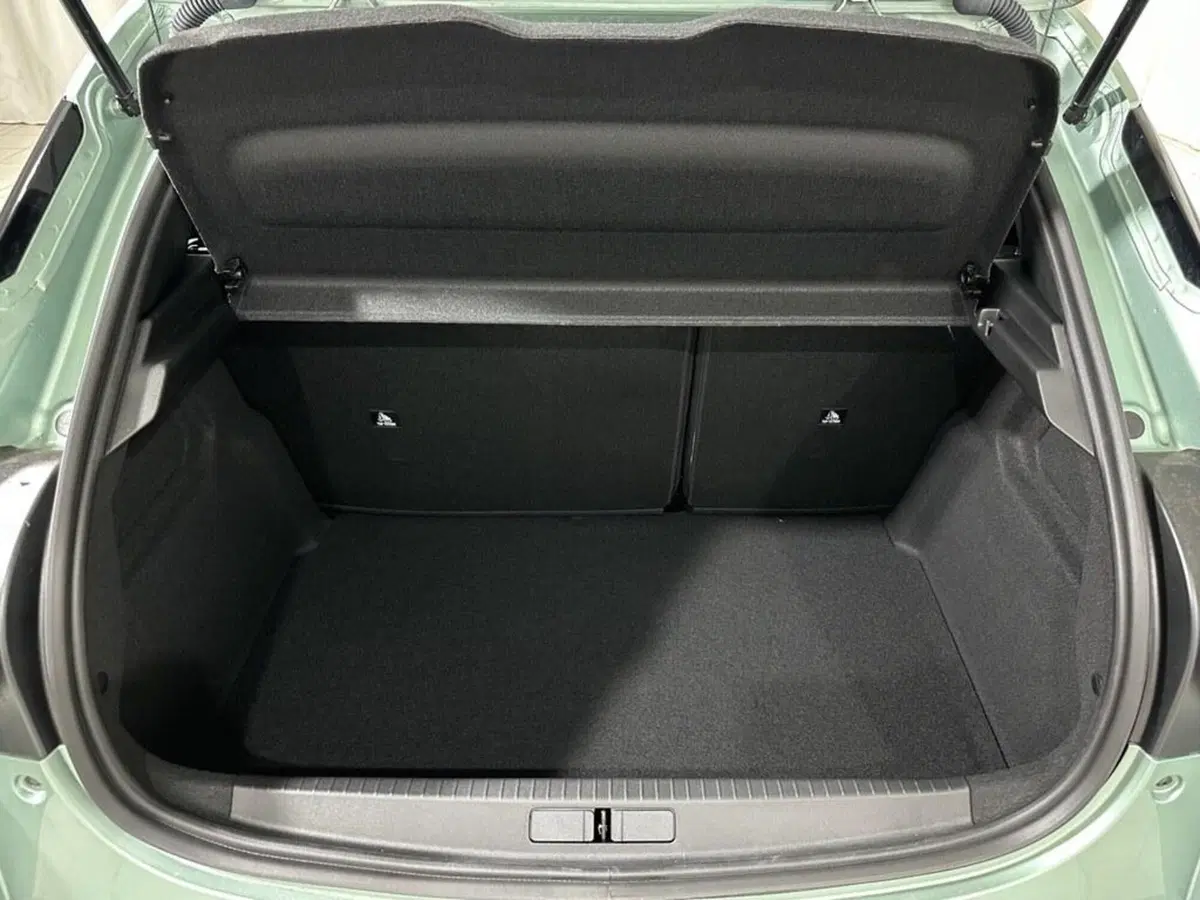Lancia Ypsilon nuova a Sondrio (15)