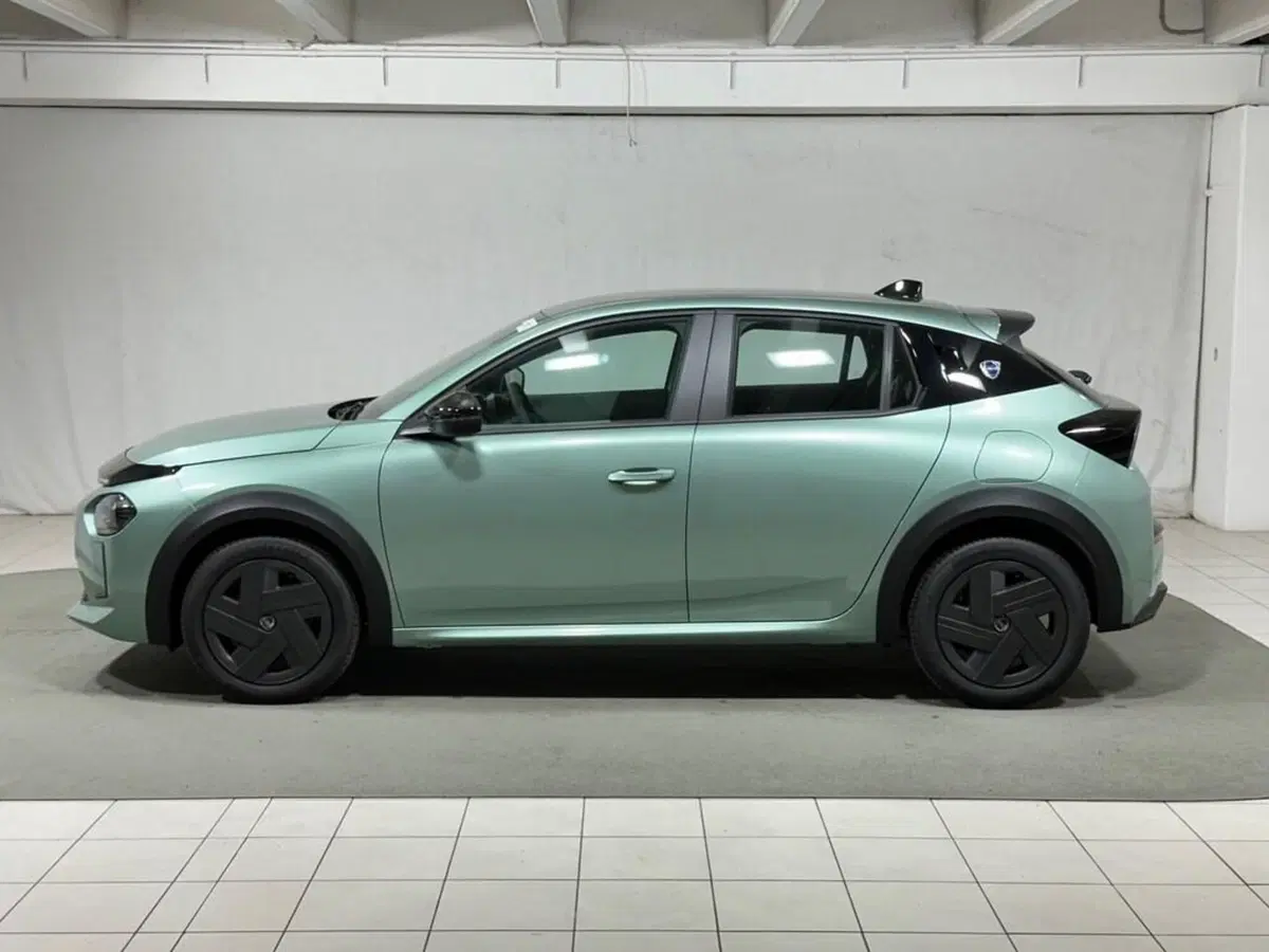 Lancia Ypsilon nuova a Sondrio (2)