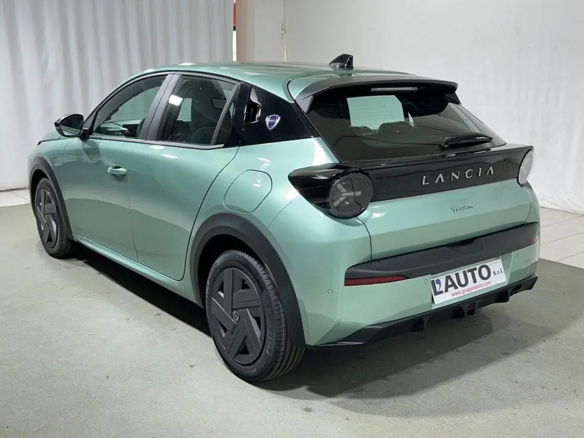 Lancia Ypsilon nuova a Sondrio (3)