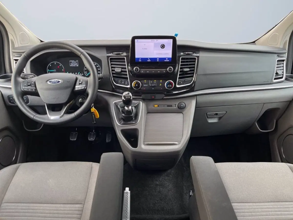 Ford Tourneo Custom usata a Milano (11)