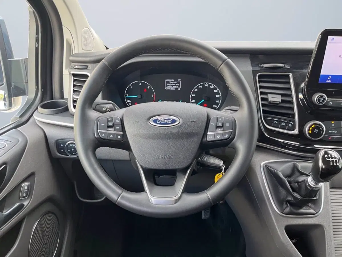 Ford Tourneo Custom usata a Milano (13)
