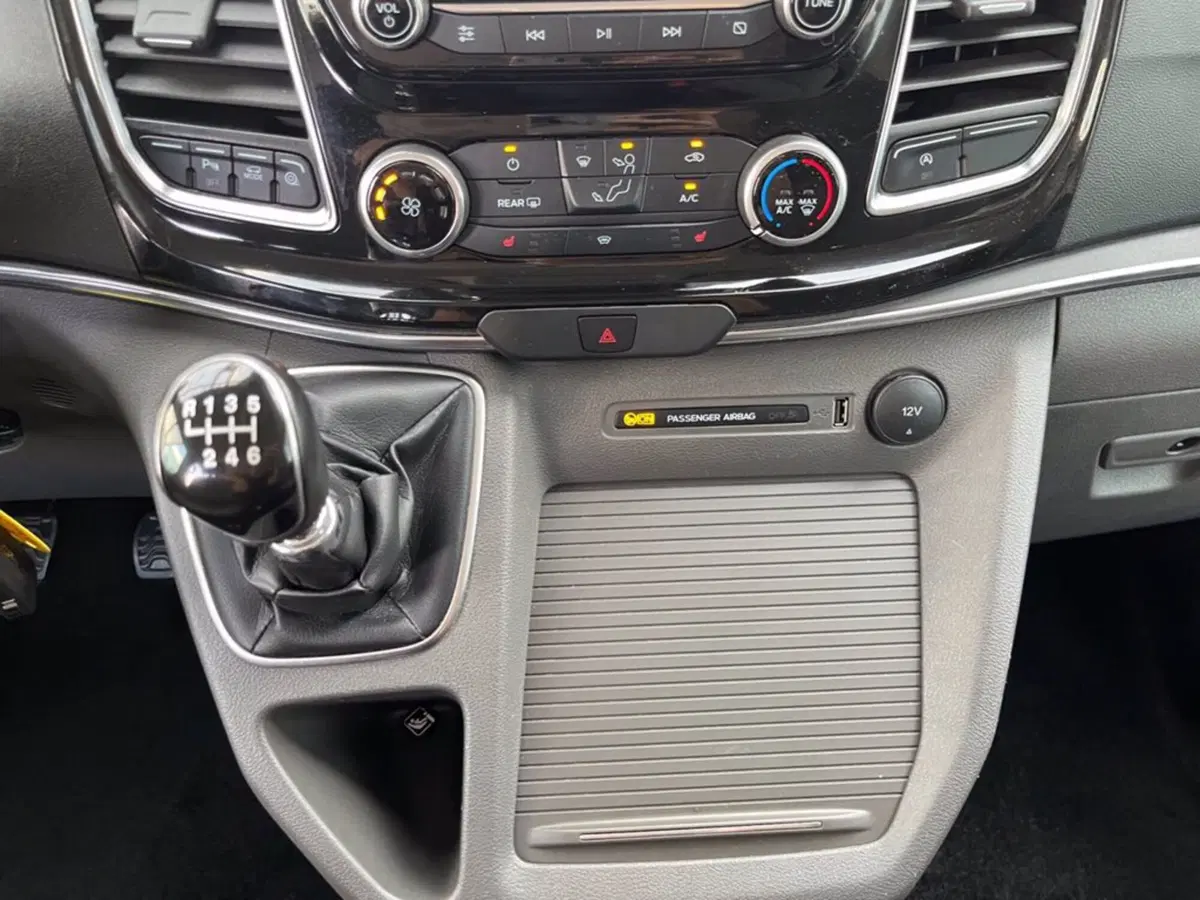 Ford Tourneo Custom usata a Milano (16)