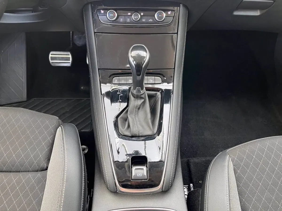 Opel Grandland X usata a Milano (16)