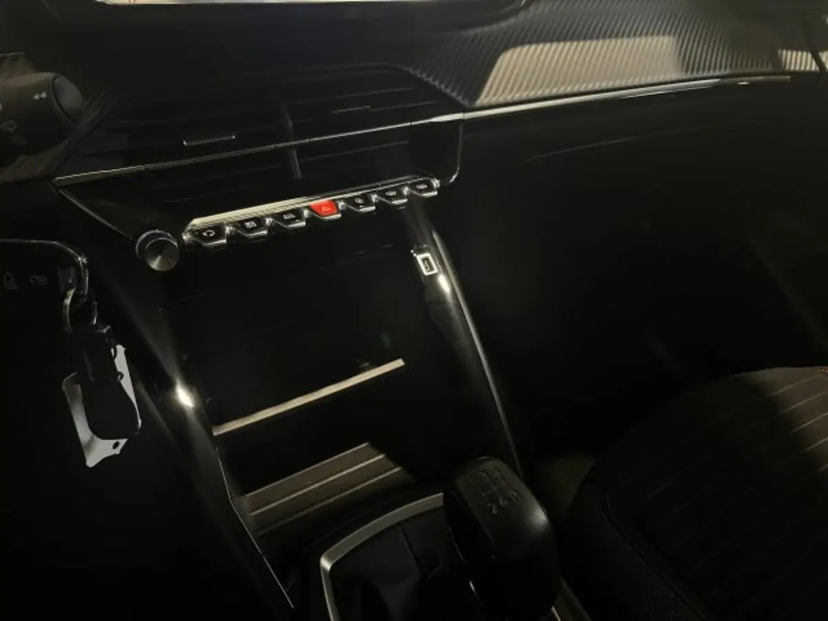 Peugeot 208 usata a Treviso (9)