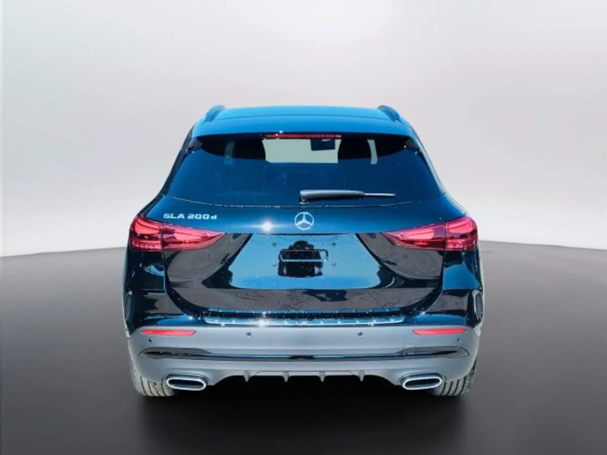 Mercedes-Benz GLA SUV nuova a Teramo (4)