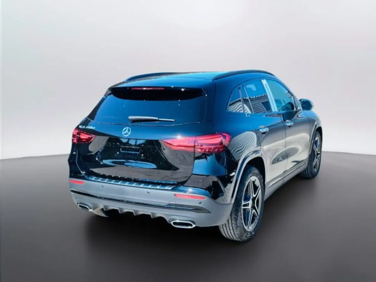 Mercedes-Benz GLA SUV nuova a Teramo (6)