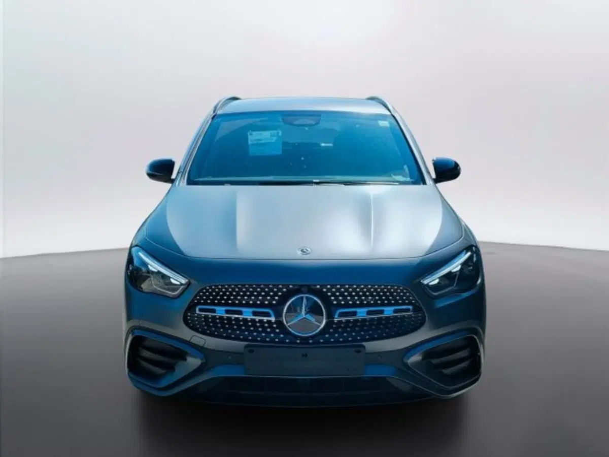 Mercedes-Benz GLA SUV nuova a Teramo (2)