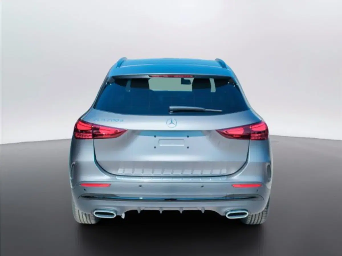 Mercedes-Benz GLA SUV nuova a Teramo (4)