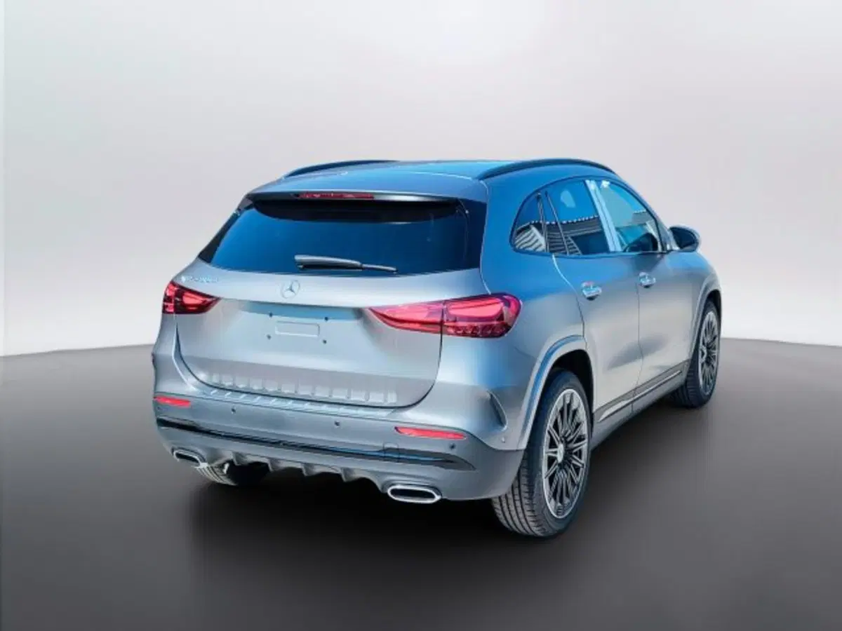 Mercedes-Benz GLA SUV nuova a Teramo (6)