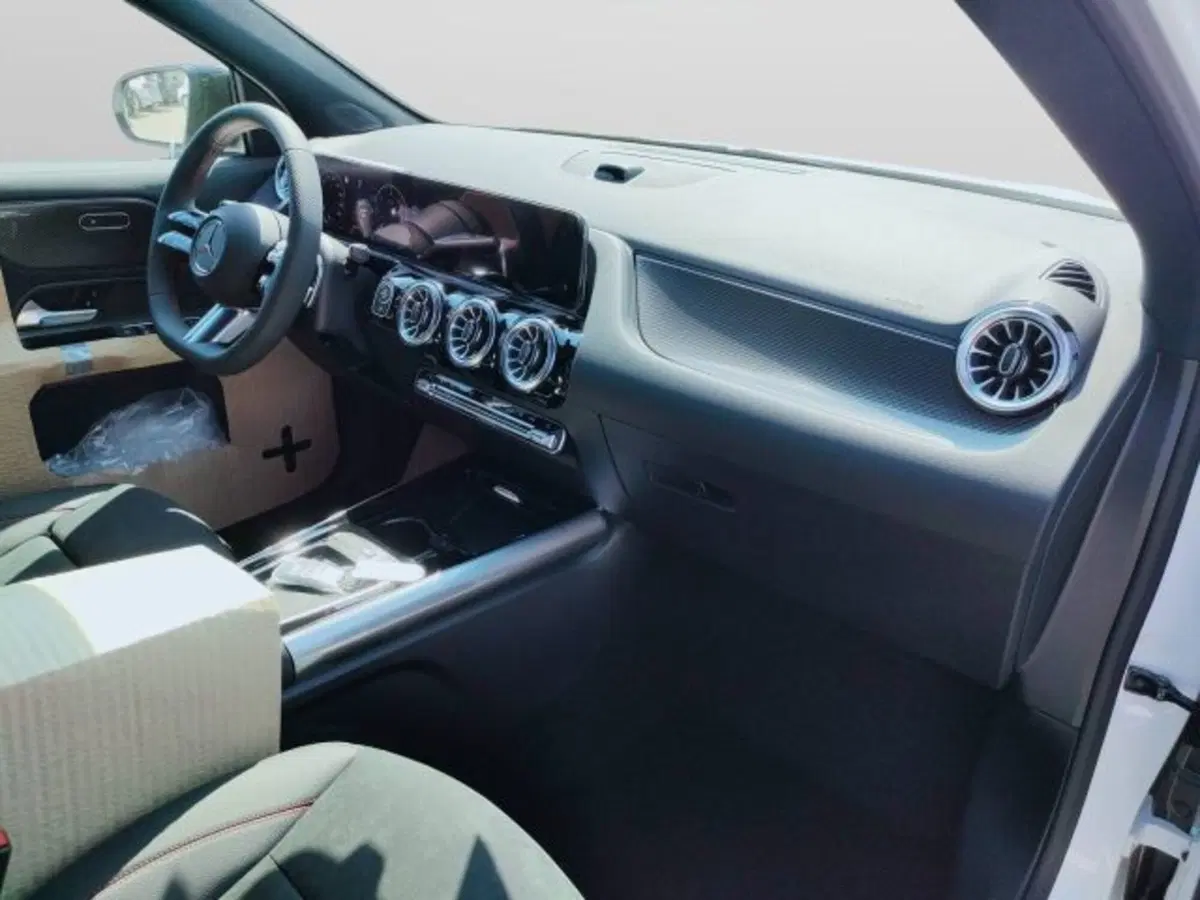 Mercedes-Benz GLA SUV nuova a Teramo (10)