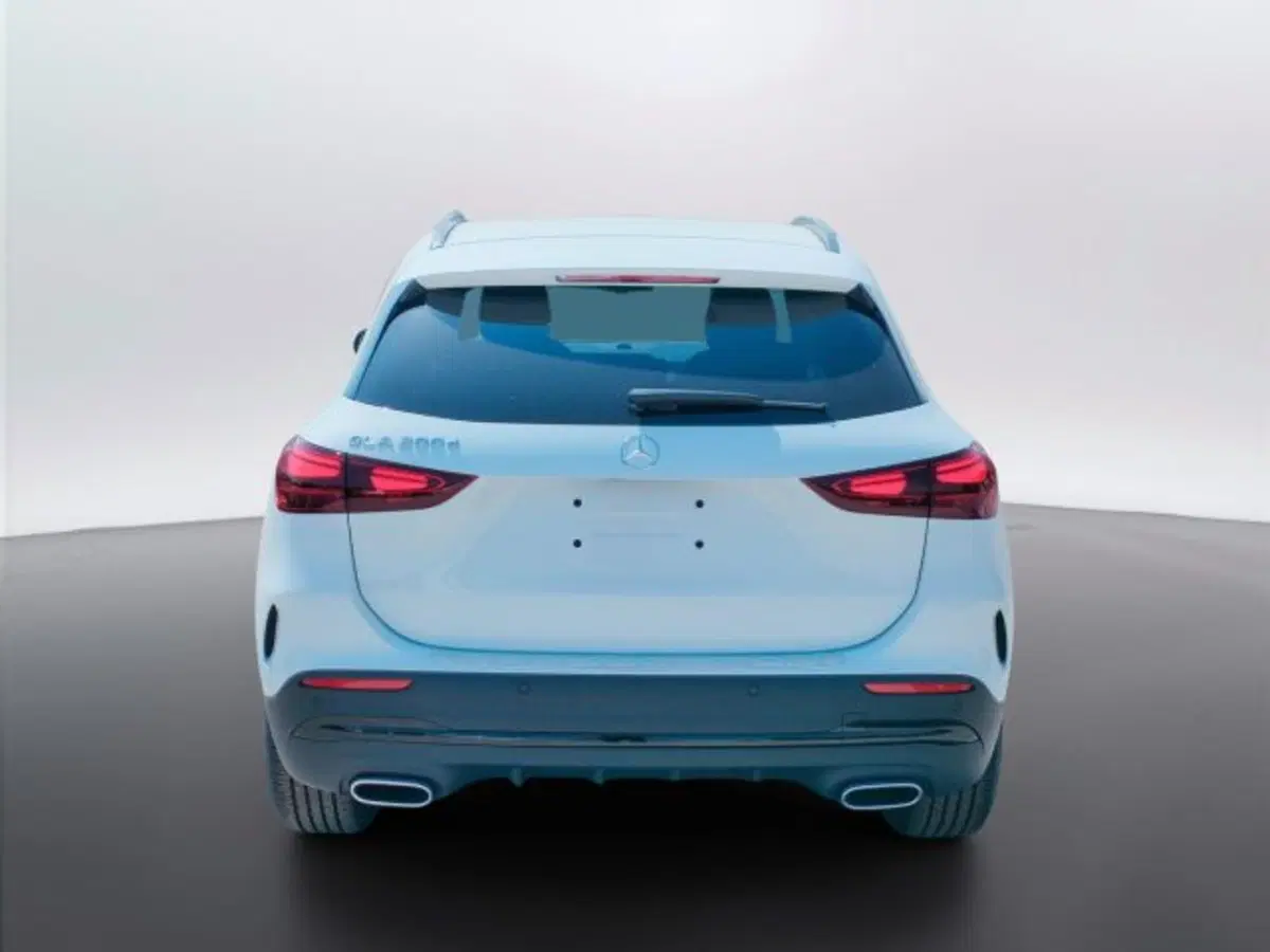 Mercedes-Benz GLA SUV nuova a Teramo (4)