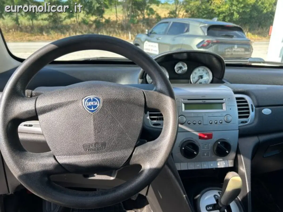 Lancia Ypsilon usata a Campobasso (17)