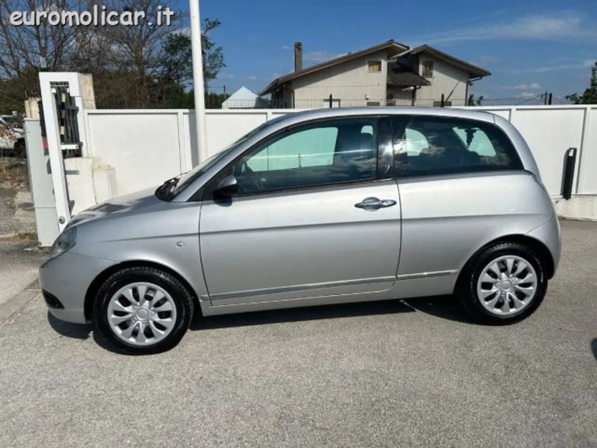 Lancia Ypsilon usata a Campobasso (7)