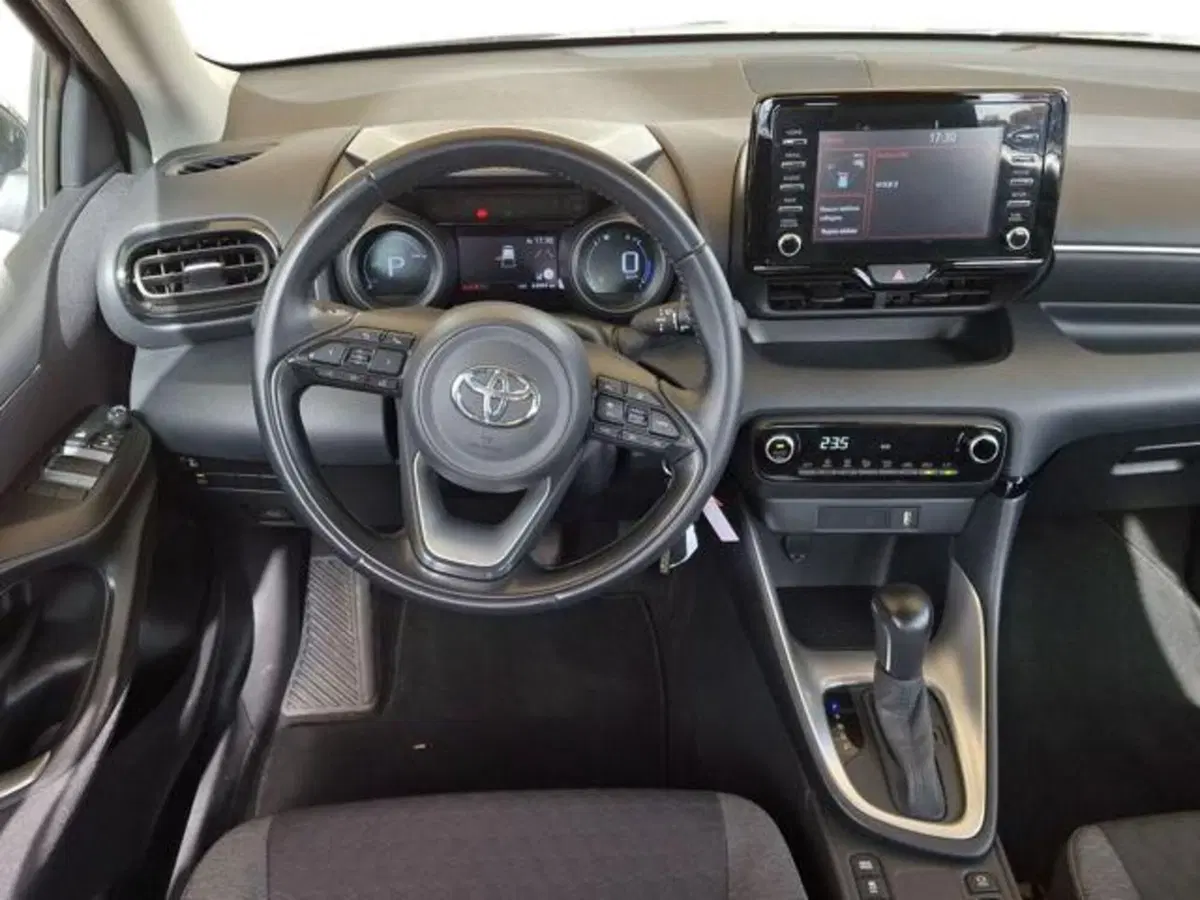 Toyota Yaris Cross usata a Roma (8)